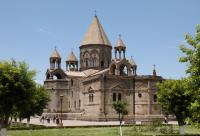 Echmiadzin: il cuore spirituale dell'Armenia - Vernissage - Bazar